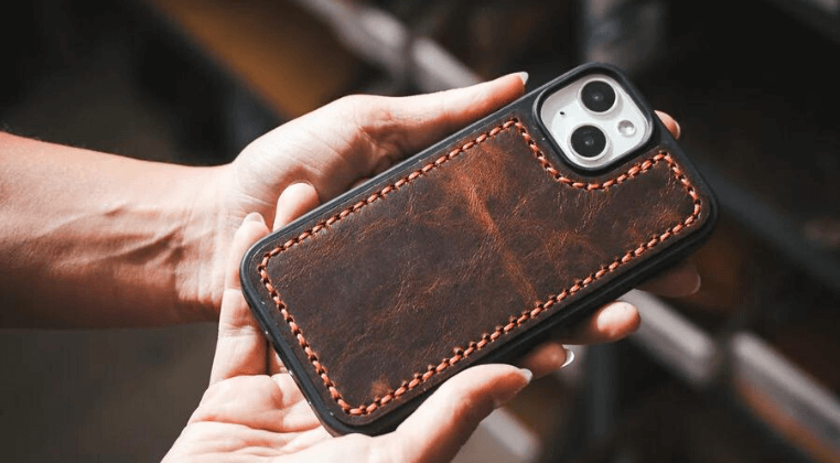 LUCRIN iPhone 11 Pro Max Wallet Case - Tan - Smooth Leather