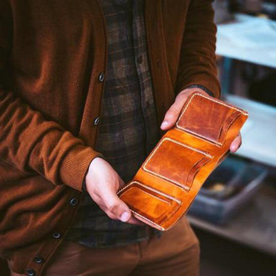 Men’s Leather Trifold Wallet: 4 Must-Haves for Everyday Use