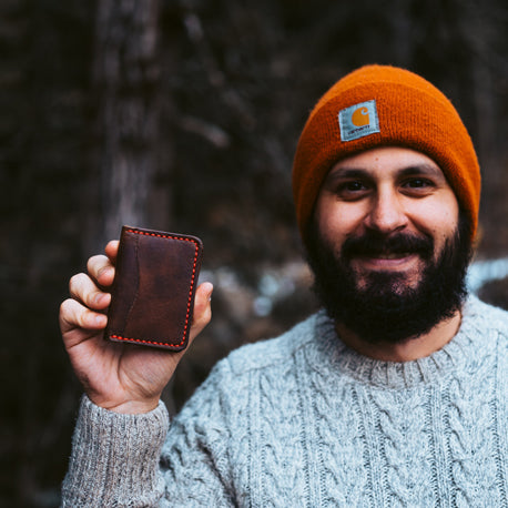 man holding the Popov Leather 5 Card Wallet